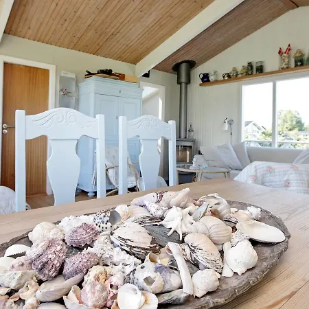 Three-bedroom Holiday In 20