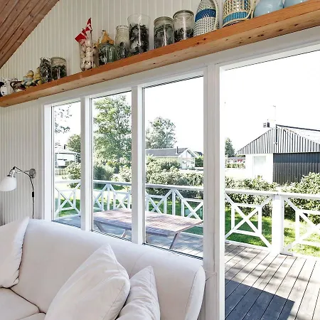 Three-bedroom Holiday In 20 *