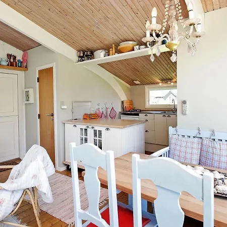 Three-bedroom Holiday In 20